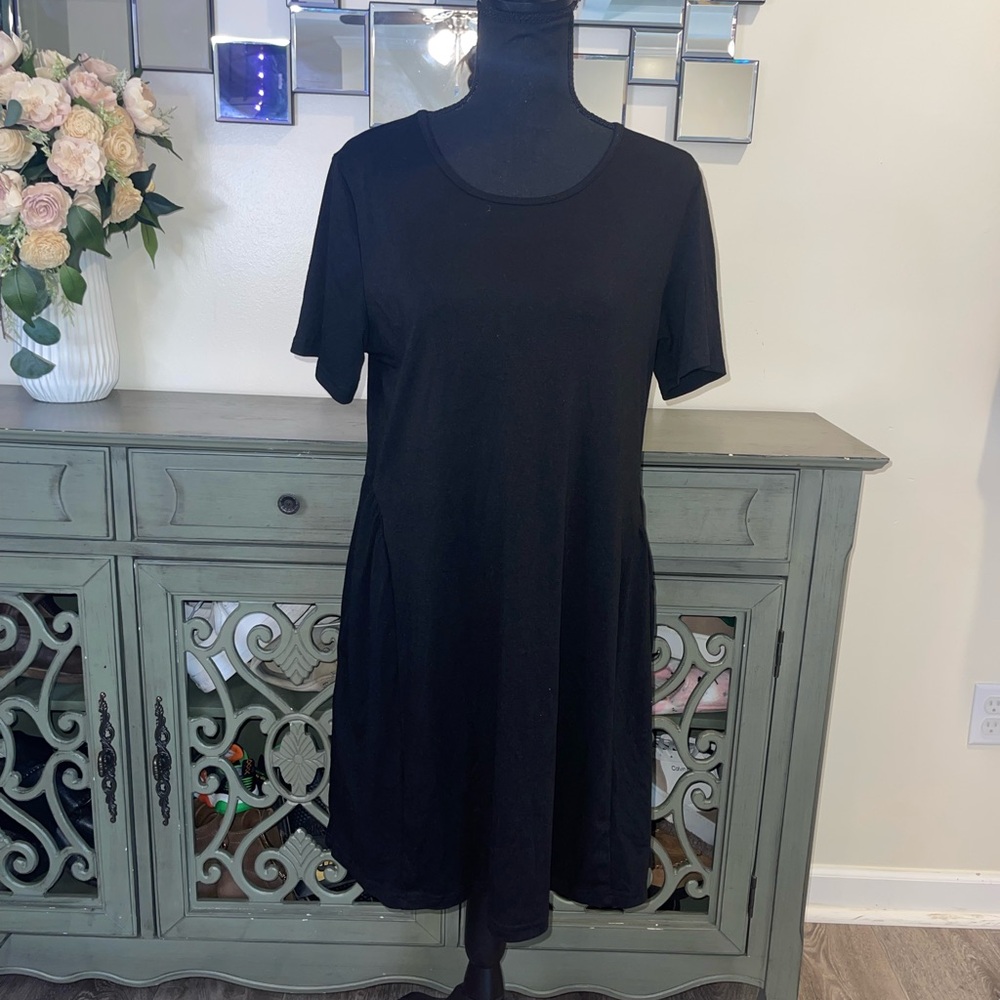 *NWOT* Casual Black Short Sleeve Dress